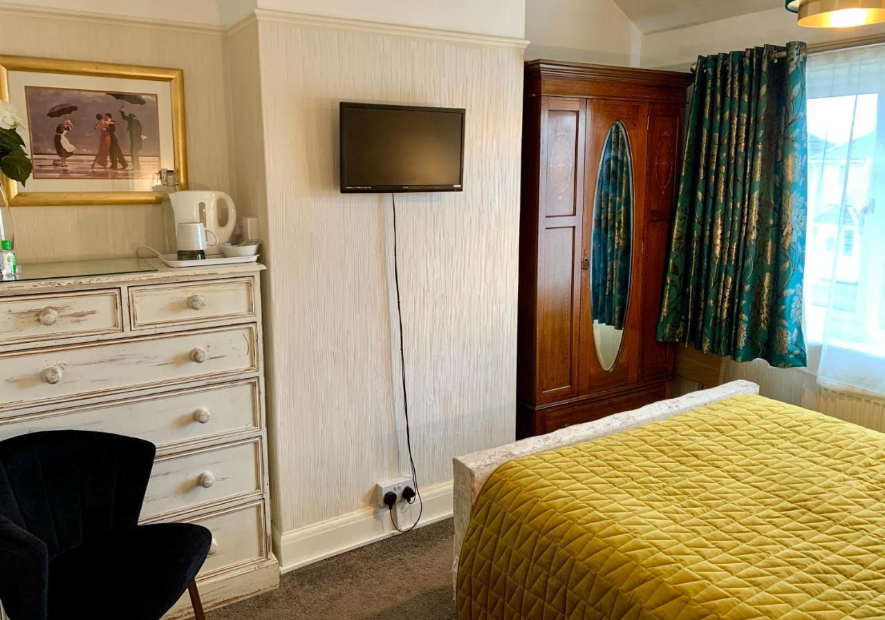 Sw Bed & Breakfast Swindon Exterior photo