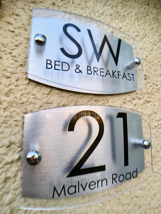 Sw Bed & Breakfast Swindon Exterior photo