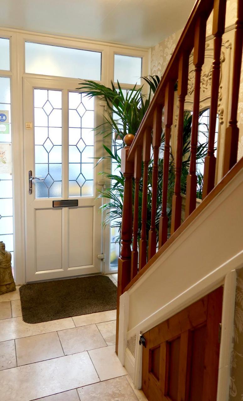 Sw Bed & Breakfast Swindon Exterior photo